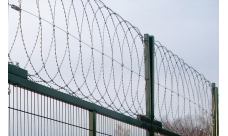 Плоский барьер безопасности из армированной колючей ленты: бухта 900мм витков в п.м. 4,4, 8 клепок ГОСТ 3282-74 (10м)